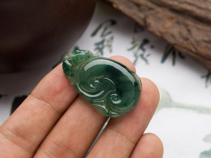 |翡翠清澈又透亮,产量还在减少,为何却比较难卖呢?