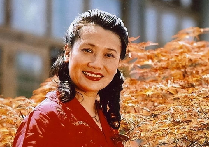 朱逢博|恋爱6天嫁导师,丈夫去世她拒绝下葬,抱骨灰过14年