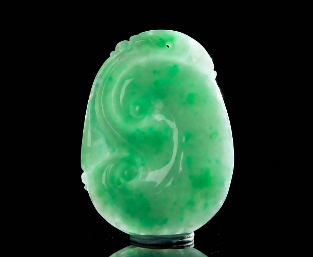 翡翠|想要满色的翡翠,那么一定要仔细辨别,因为现在假货太多