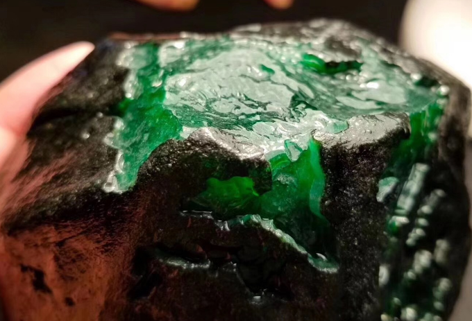 翡翠|这几种翡翠原石，最好是不要乱碰，不然会让自己血本无归