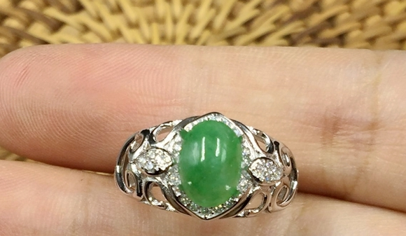 翡翠|再高昂的翡翠饰品，价值也是人为估算的，但其真正品质无法估计