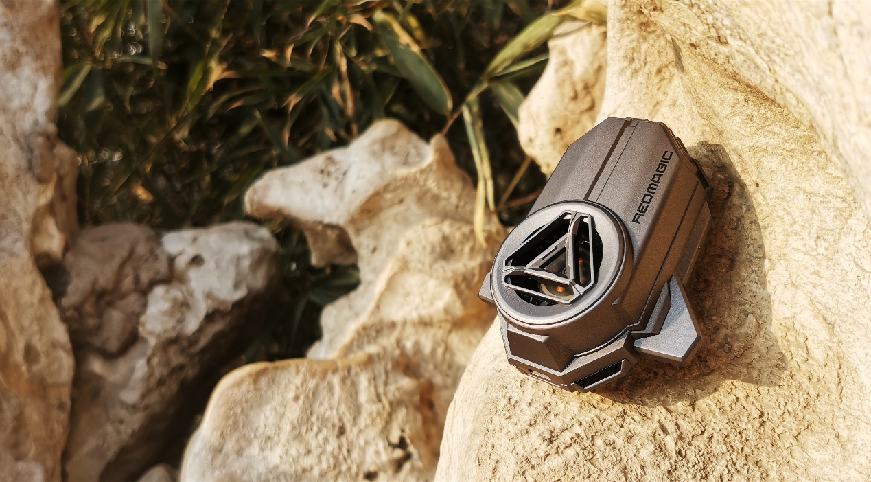 USB|手機凍手是什么體驗——紅魔渦輪散熱背夾評測