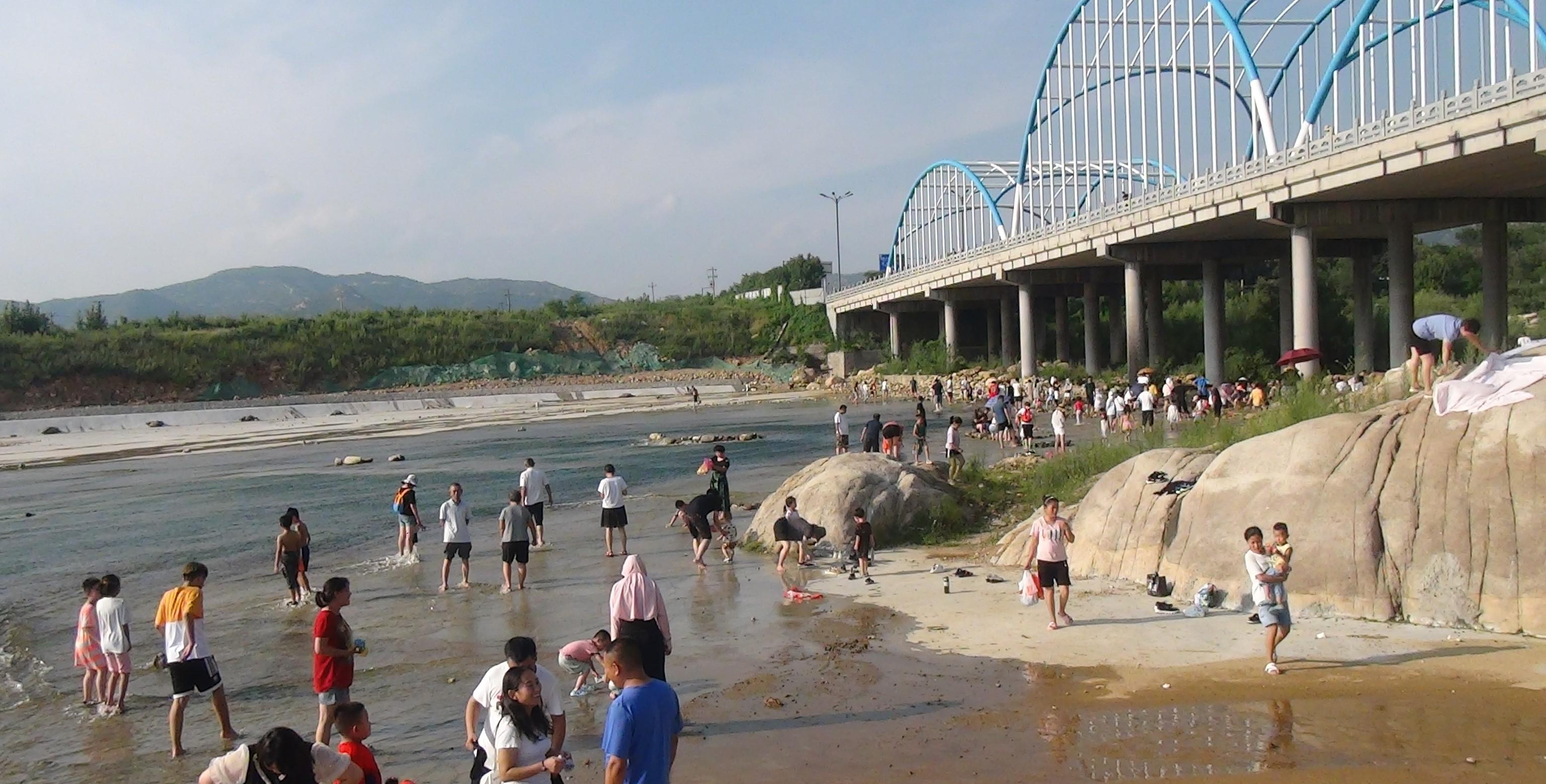 游山川|泰山西麓一景点火了,长溪瀑布河床,景色旷丽,带家人避暑好地方