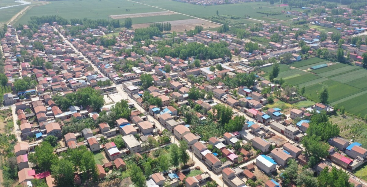 新房|为增加住宅面积，建房时故意不留过道，邻居借机教他做人