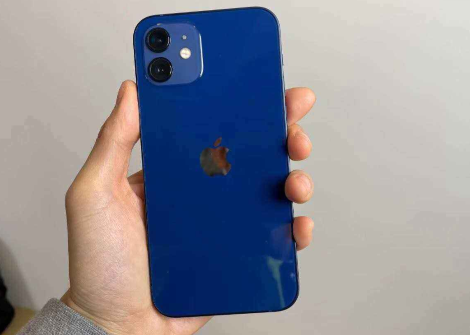 充电器|一个老款苹果手机买了后，安安稳稳地用个三四年，一点问题都没有