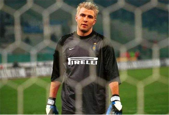 招商证券|职业生涯被自己耽误，在国米发展对球队有意见，拜仁两次引入失败