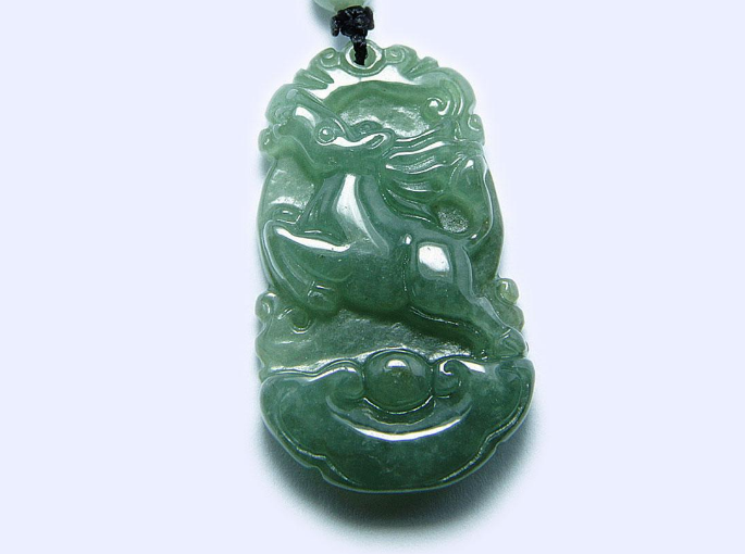 翡翠|买翡翠应该要看什么？种水颜色很重要，除此以外这些同样重要