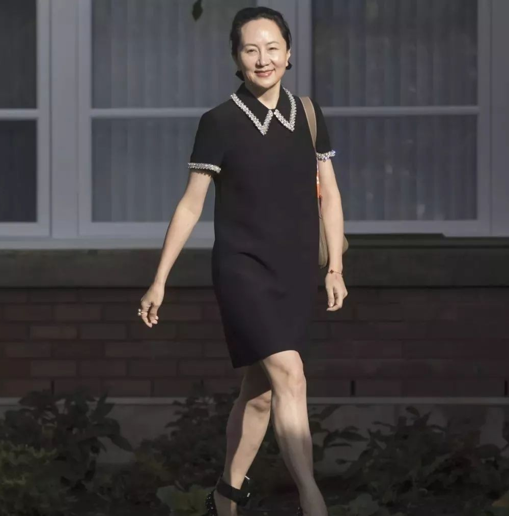 孟晚舟|孟晚舟完全看不出来50岁，颜值重回巅峰，如35岁一般的丽质迷人