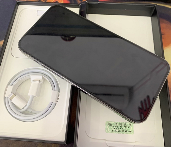 |这台全新iPhone13Pro Max刚拆封，网友却发现是监管机！