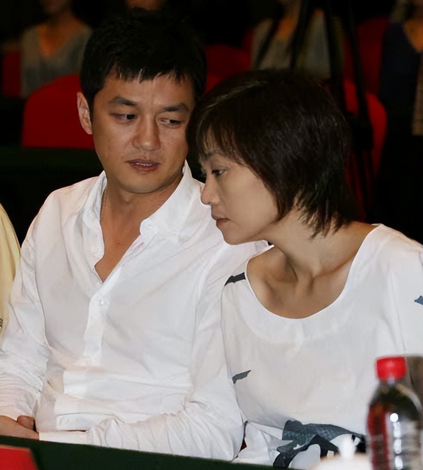 景岗山|55岁的景岗山，老态憔悴，喝酒成瘾与发妻离婚，现任妻子大气漂亮