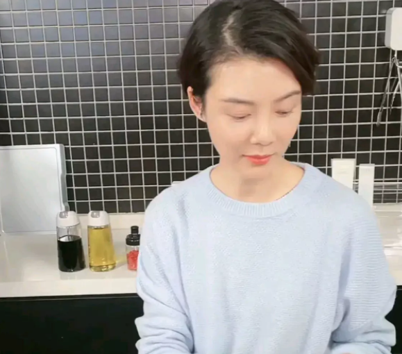 车晓|车晓，生气了！直播间被网友冷嘲热讽