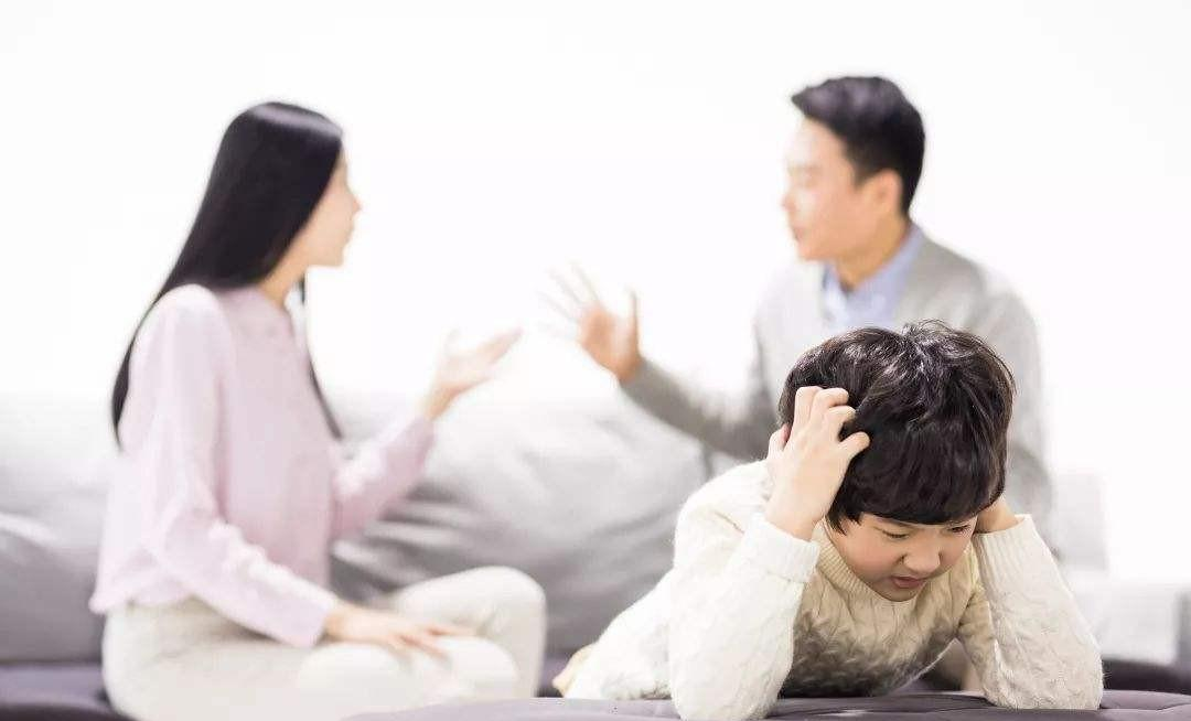 从虐童事件看离婚时孩子抚养权归属,家庭教育父亲到位刻不容缓