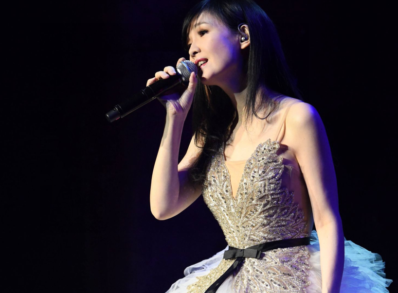 周慧敏|“玉女掌门人”周慧敏，颜值气质出众，却嫁给了花心男！