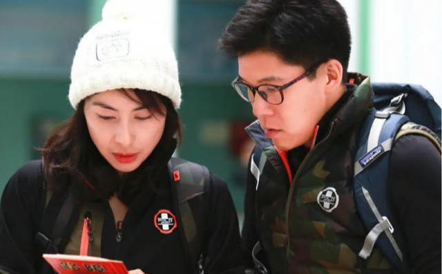 郭晶晶|3亿彩礼下嫁霍家，婚礼连换12套百万礼服，郭晶晶到底凭什么？