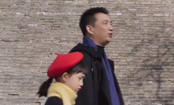 mv|黄磊带小女儿拍MV，9岁黄少艾颜值成焦点，不进娱乐圈可惜了