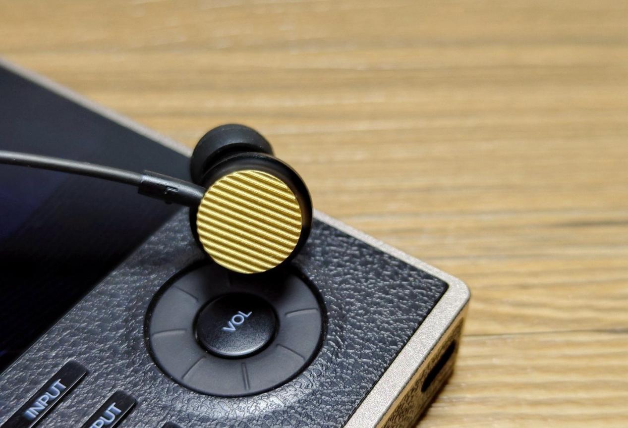 耳机|【异界魔王转生百元小耳塞】dB/分贝耳机 - 乐猫LOMO 详评