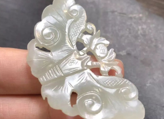 |对于爱玉之人来说，和田玉就是安身立命之本，你认同这个说法吗？