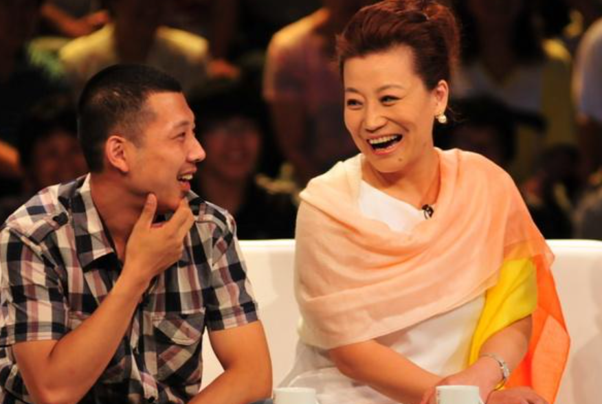 豫剧|豫剧最红女演员，两段婚姻一个导演，一个是粉丝，嫁给粉丝后她的生活怎么样了？