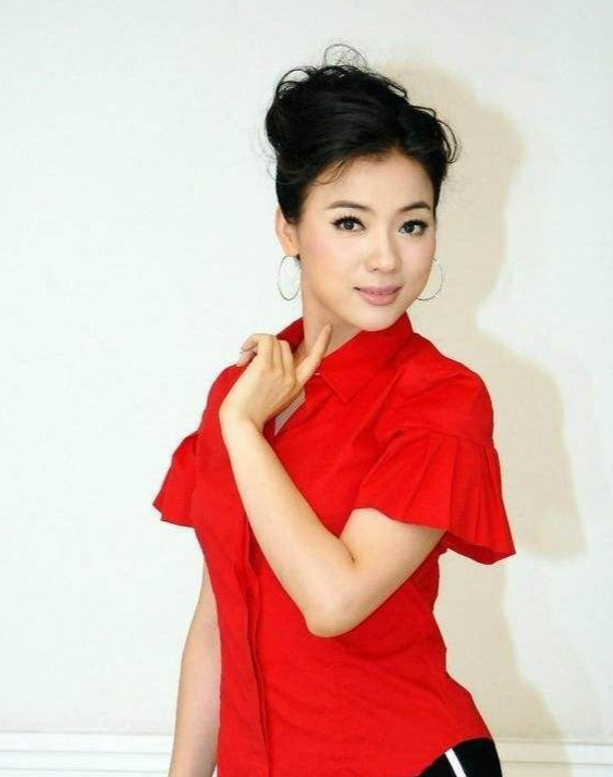 古装剧|军中绿花陈思思近照，特别漂亮的湘妹子，她45岁了，为何仍然未婚