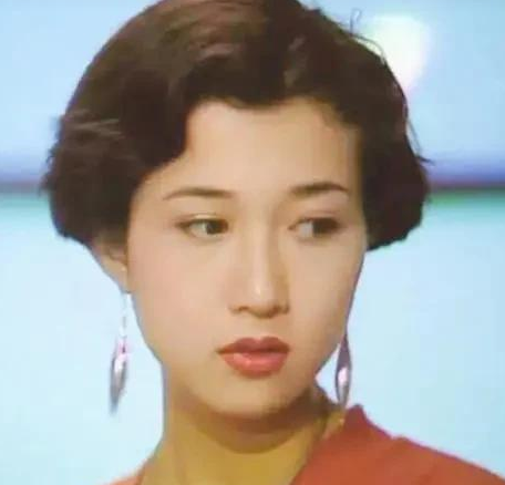 成龙|当年吴绮莉曝光成龙的私生女后，成龙大笑：“终于有理由和林凤娇离婚了”