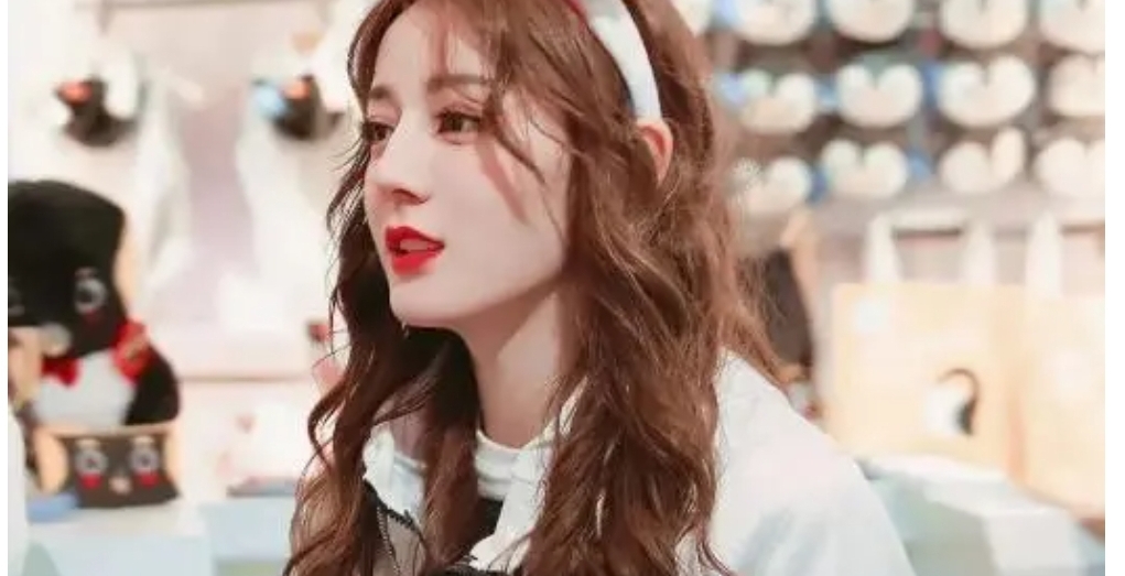 迪丽热巴|证明自己晒自拍,却被网友嘲笑,迪丽热巴自导自演