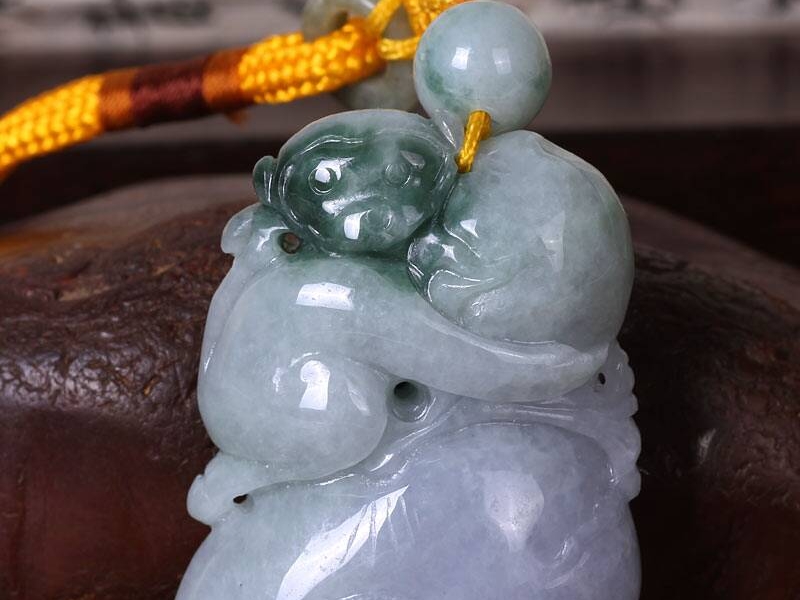 琥珀蜜蜡|聪慧敏捷的猴子,深受人们的喜爱,翡翠猴子有哪些寓意
