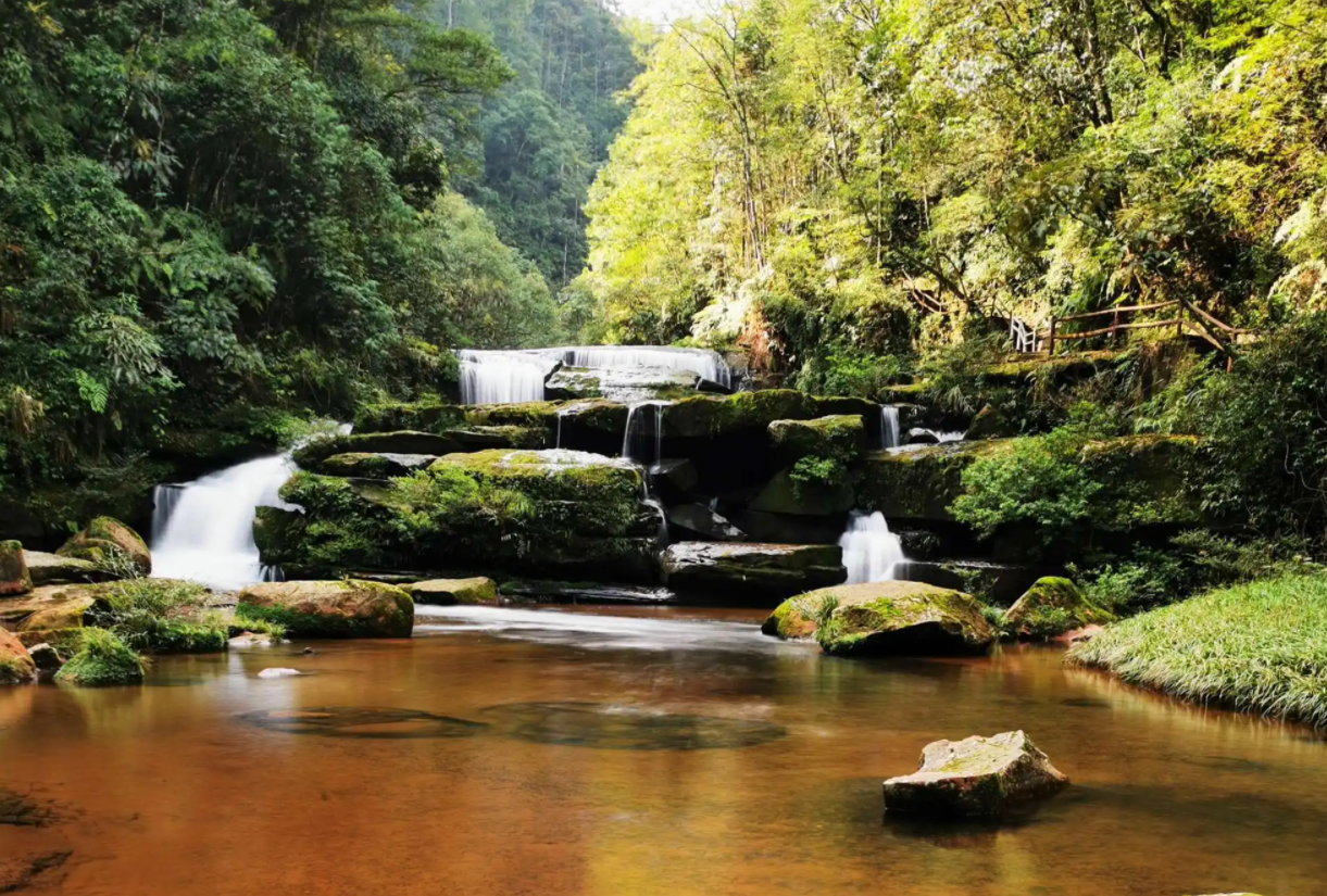 古镇|烟雨风景中的美景，不仅能看到古镇，更能看到梦幻的大山景色