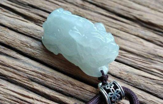 翡翠|翡翠到底有什么魅力,不止让古人爱不释手,放到现在也能卖出高价