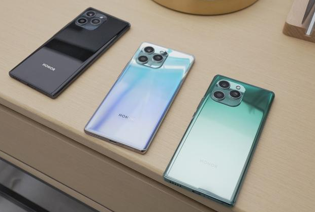 屏下光学指纹+66W快充，仅售1699元起，荣耀旧款旗舰“清仓”！