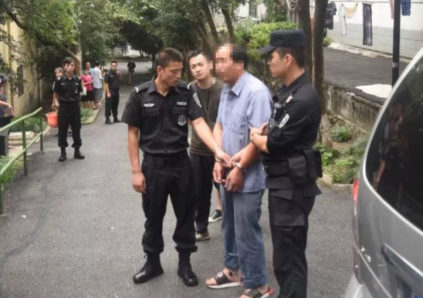 丈夫回家,妻子惨死床底,杭钢宿舍悬案26年前轰动一时