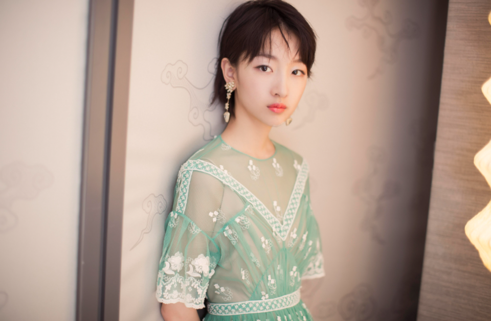 杨幂|张艺谋选角趣事，为拍《山楂树》挑选数万演员，当看到周冬雨时：就你了！