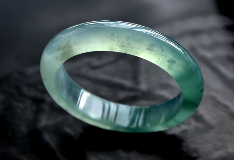 翡翠|购买翡翠要放平心态，还在想着能够捡漏？不要那么天真了