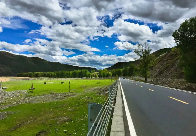 九寨沟|对经济落后的地区，进行旅游开发，其积极作用是应当肯定的