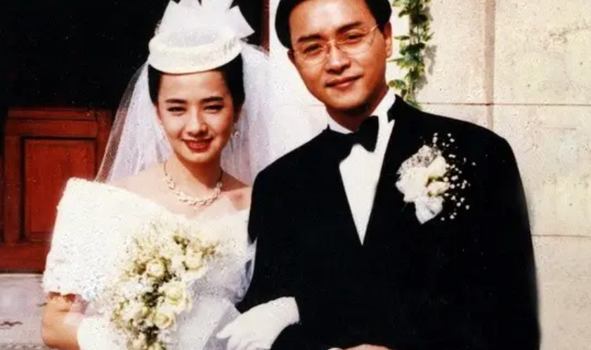 张国荣|张国荣前任现身路边小店,打扮似大妈,与年轻时判若两人