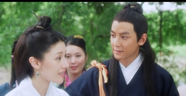 《杜十娘》:十娘发现自己被骗,怒沉百宝箱,自己也跳入河里。