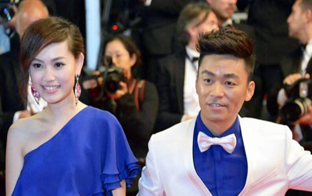 马蓉|离婚6年，王宝强感情稳定事业风光，马蓉独自带女儿，直播无人理