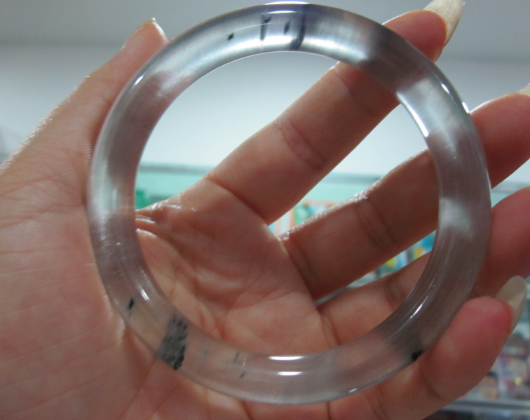 翡翠|水沫子是很常见的材质,它是翡翠的伴生石,经常冒充高档翡翠