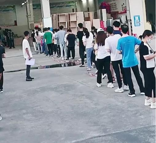 上海市|上海滞留游客没续房费，被拉闸限电实情