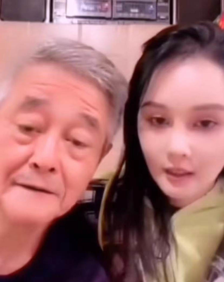 赵本山|赵本山公开对女婿表达不满，称其涂脸擦粉不阳刚，球球却力挺男友