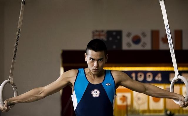 彭于晏|彭于晏：绯闻很多却从未承认，国籍加拿大，果然帅哥都不是我们的