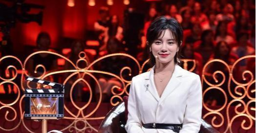 女主持现场失误，少穿了一件衣服，张国立硬是60分钟没转头！