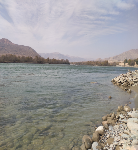 西藏|这里的黄河水，既然是清澈见底的，一潭碧波