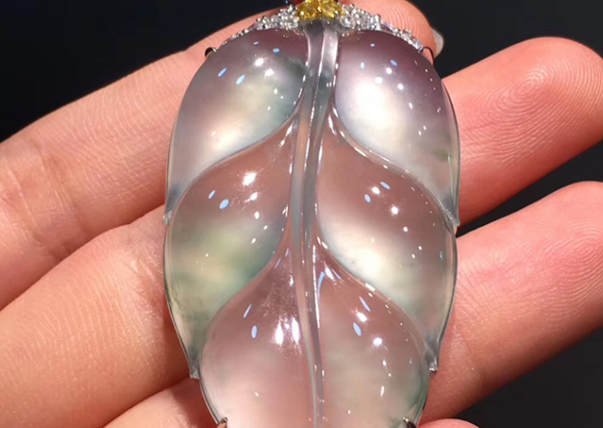 翡翠|为什么大家喜欢把玩翡翠石?因为这样的玉器,自身有很多的奥秘