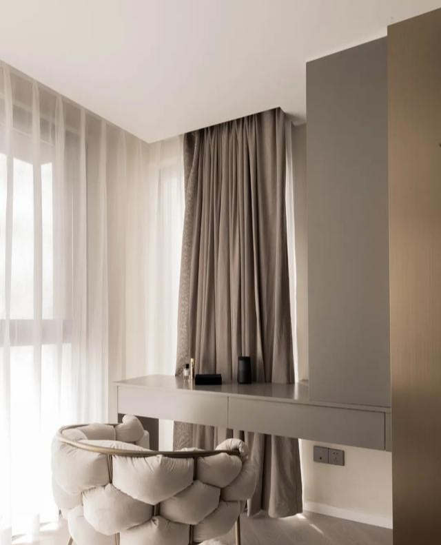 140㎡跃层，合肥这一户人家装修，因旋转楼梯火了，足够气派！