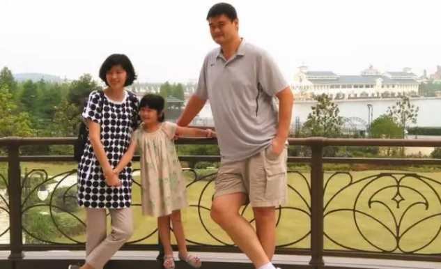 李月汝|李月汝留洋影响力大！妹妹13岁身高1米90，球迷：姚明女儿呢？