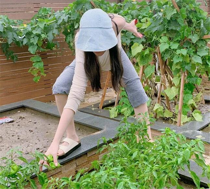 张馨予总算晒孩子了？婚后生活种花种菜，36岁依旧被老公捧在手心