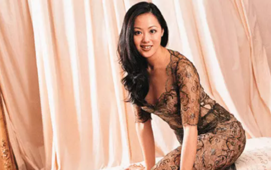 章小蕙|香港第一败家女，曾败光两位亿万富豪，今57岁风韵犹存