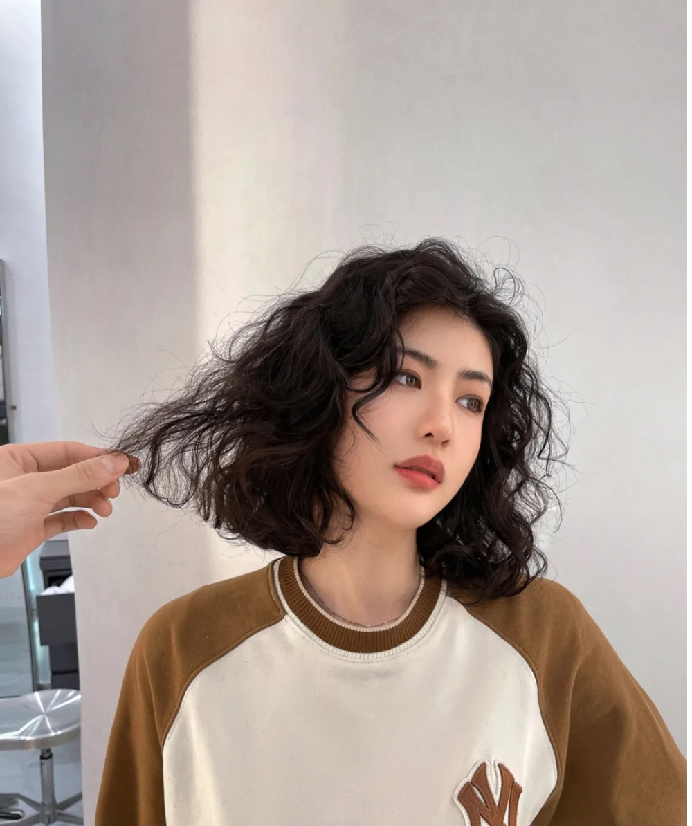 烫发 女发怎么挑？我推荐这4种，复古精致超时尚。