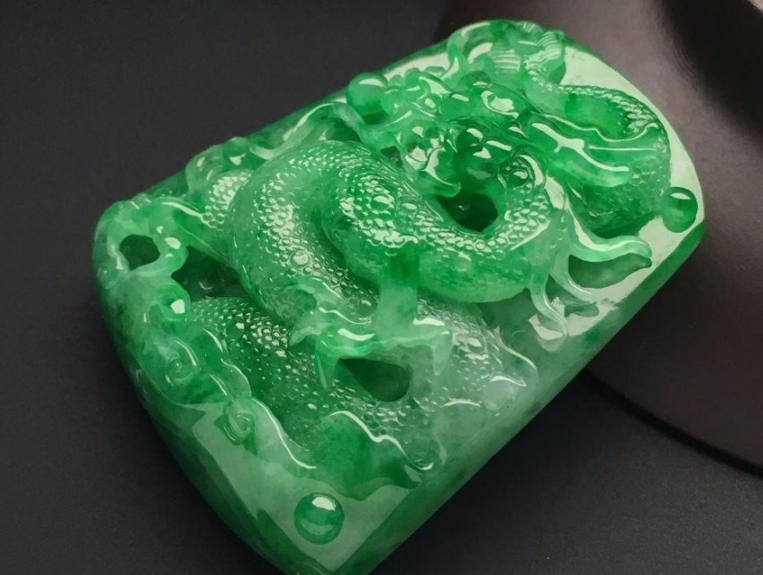 翡翠|同样是翡翠当中的瑕疵,为什么雪花棉那么漂亮?棉和雪花棉的差距