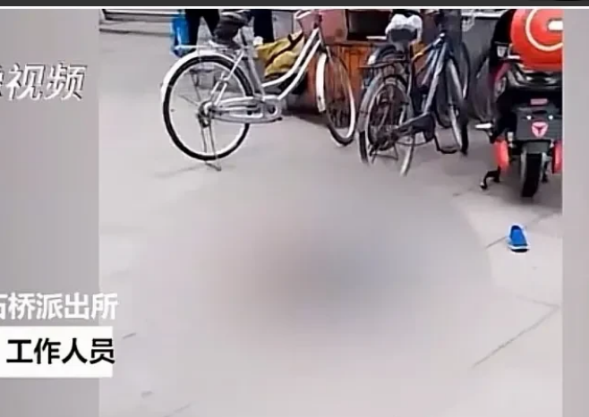 黑龙江哈尔滨,巴彦县巴彦镇步行街发生了一起严重暴力事件,致三人死亡